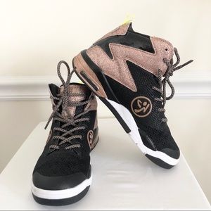 Zumb sneakers Black with Sparkly details in GOLD 🔥🔥🔥🔥size 6.5